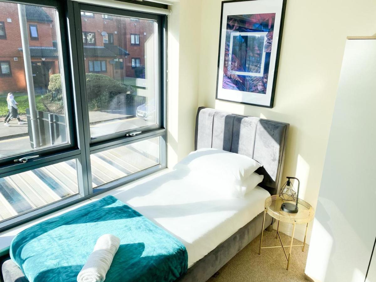 Tudors Esuites House City Centre Netflix Бирмингам Екстериор снимка