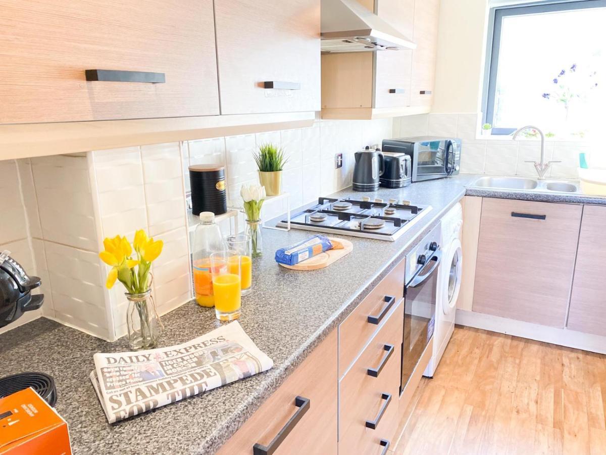 Tudors Esuites House City Centre Netflix Бирмингам Екстериор снимка