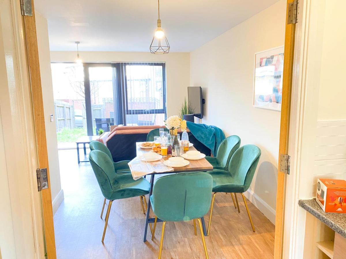Tudors Esuites House City Centre Netflix Бирмингам Екстериор снимка